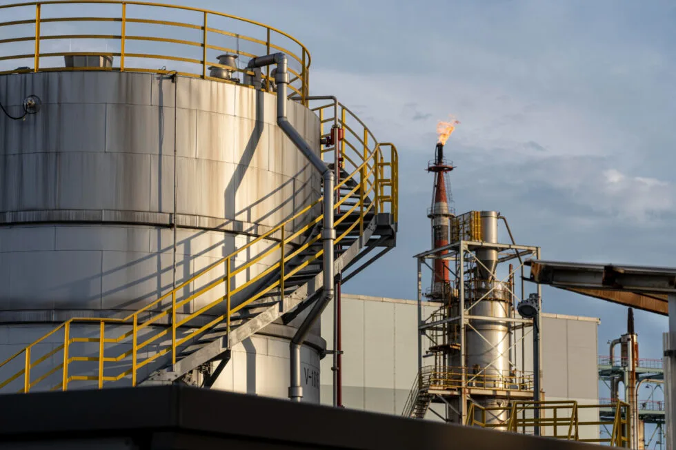 Aturan Ekspor LNG di Indonesia dari Izin Usaha hingga Penetapan Harga | SIP Law Firm